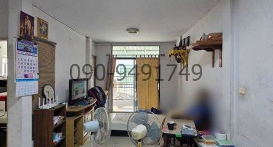 À vendre 3 chambres maison de ville à Min Buri, Bangkok