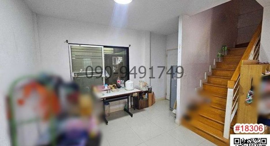 À vendre 3 chambres maison de ville à Min Buri, Bangkok