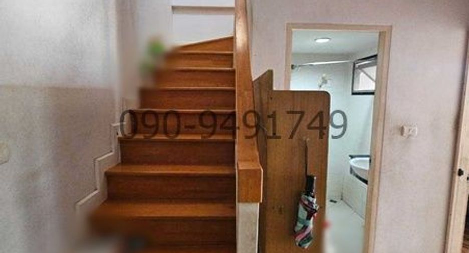 À vendre 3 chambres maison de ville à Min Buri, Bangkok