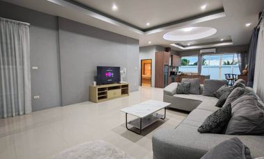 À louer et à vendre 3 chambres villa à Bang Lamung, Chonburi