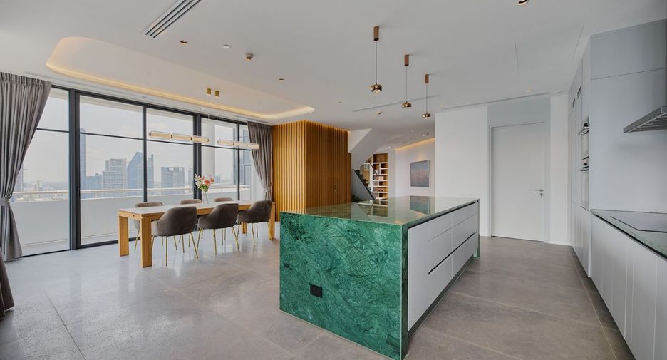 For rent and for sale 4 bedrooms condo in Watthana, Bangkok