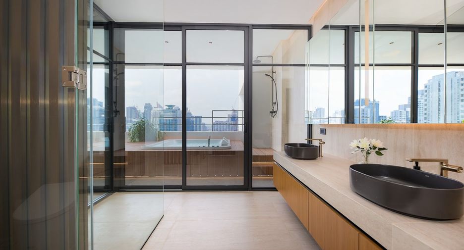For rent and for sale 4 bedrooms condo in Watthana, Bangkok