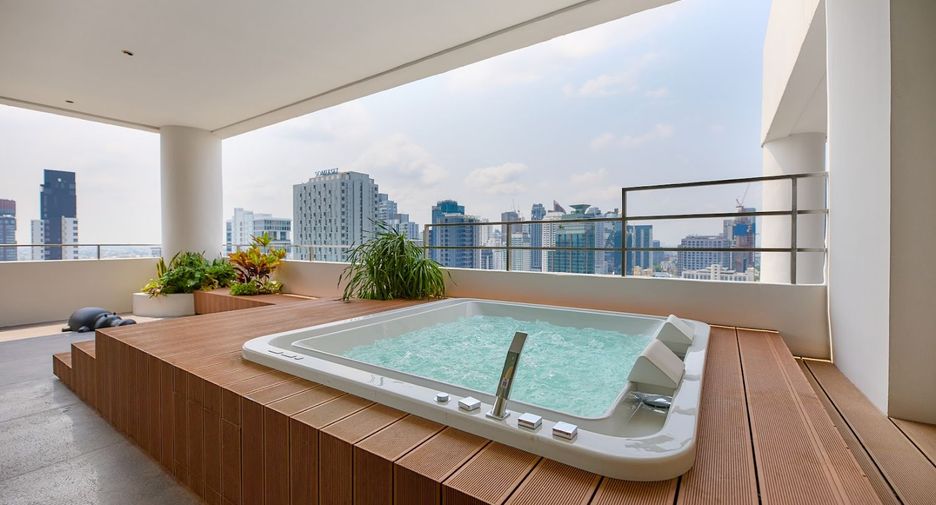 For rent and for sale 4 bedrooms condo in Watthana, Bangkok