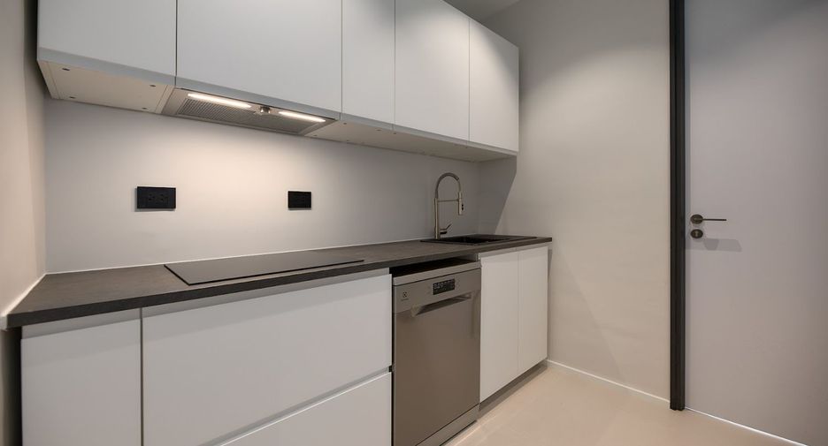 For rent and for sale 4 bedrooms condo in Watthana, Bangkok