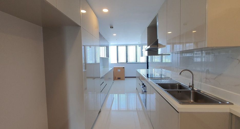 Wohnung zur Miete mit 4 Zimmer in Khlong San, Bangkok