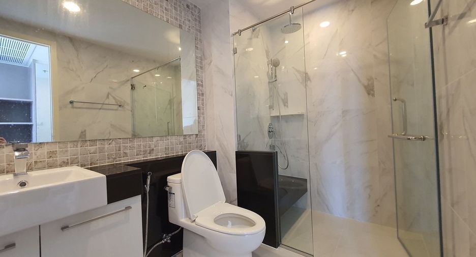 Wohnung zur Miete mit 4 Zimmer in Khlong San, Bangkok