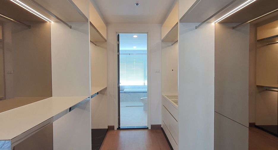 Wohnung zur Miete mit 4 Zimmer in Khlong San, Bangkok