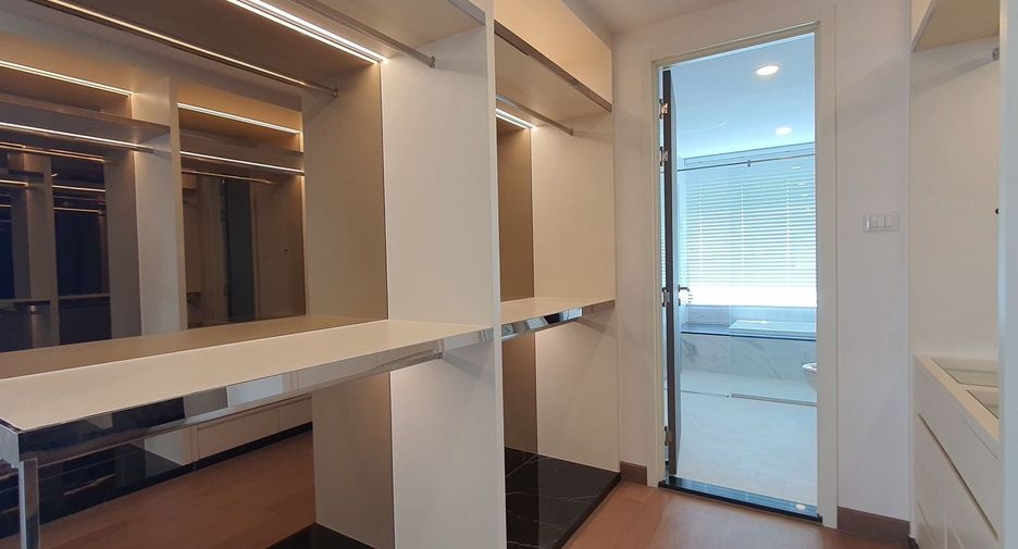 Wohnung zur Miete mit 4 Zimmer in Khlong San, Bangkok
