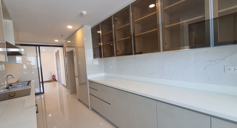 Wohnung zur Miete mit 4 Zimmer in Khlong San, Bangkok