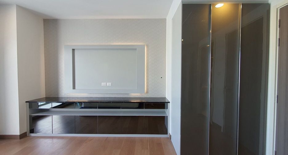 Wohnung zur Miete mit 4 Zimmer in Khlong San, Bangkok