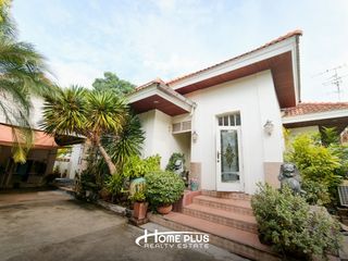 Haus zum Kauf mit 3 Zimmer in Phra Khanong, Bangkok