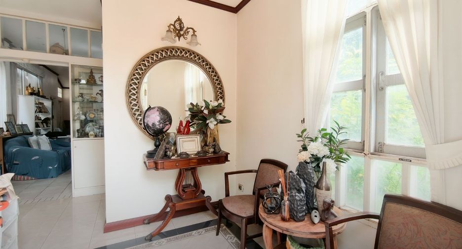 Haus zum Kauf mit 3 Zimmer in Phra Khanong, Bangkok