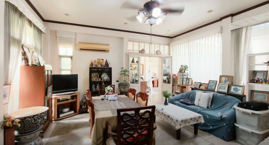 Haus zum Kauf mit 3 Zimmer in Phra Khanong, Bangkok