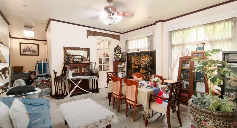 Haus zum Kauf mit 3 Zimmer in Phra Khanong, Bangkok