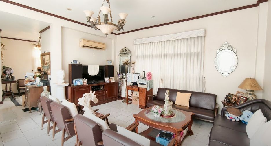 Haus zum Kauf mit 3 Zimmer in Phra Khanong, Bangkok