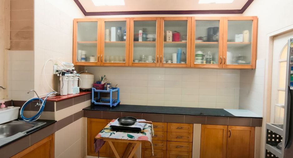 Haus zum Kauf mit 3 Zimmer in Phra Khanong, Bangkok