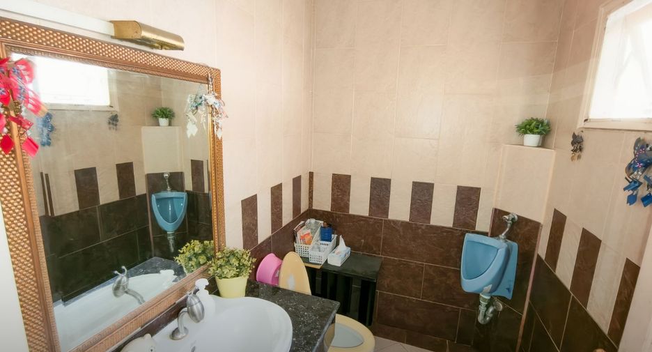 Haus zum Kauf mit 3 Zimmer in Phra Khanong, Bangkok