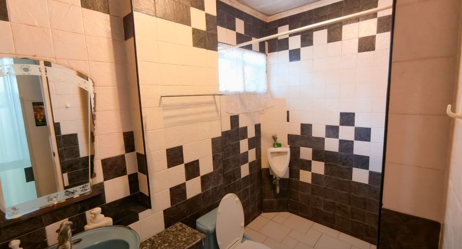 Haus zum Kauf mit 3 Zimmer in Phra Khanong, Bangkok