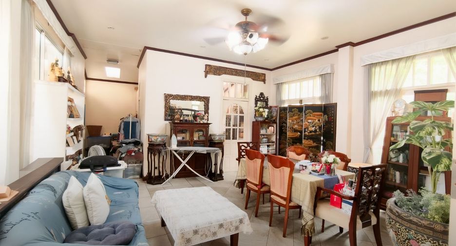 Haus zum Kauf mit 3 Zimmer in Phra Khanong, Bangkok