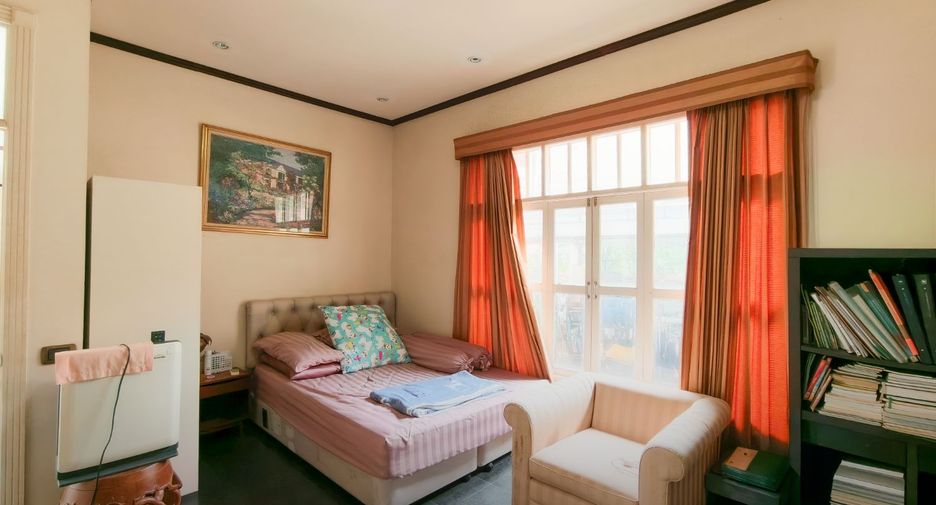 Haus zum Kauf mit 3 Zimmer in Phra Khanong, Bangkok