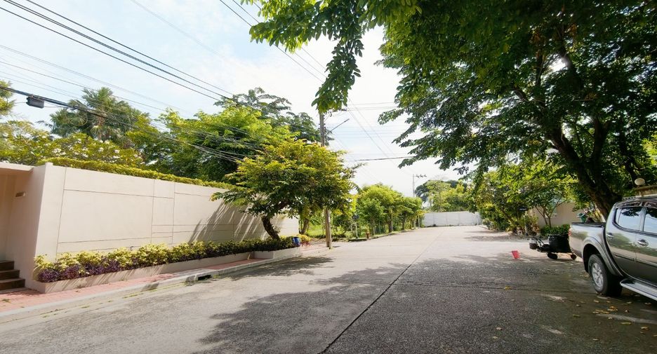 Haus zum Kauf mit 3 Zimmer in Phra Khanong, Bangkok