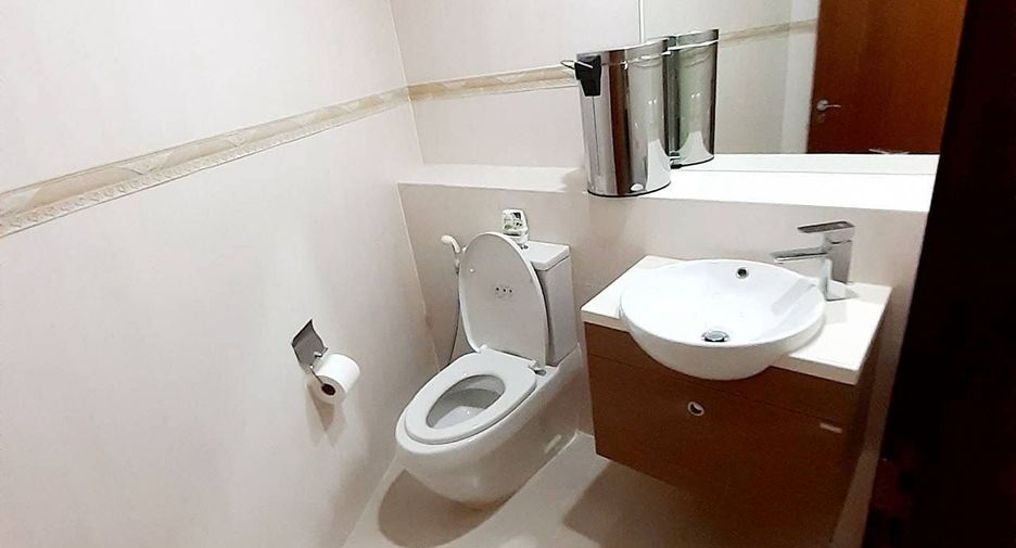 Condo en alquiler de 3 habitaciones en Khlong Toei, Bangkok