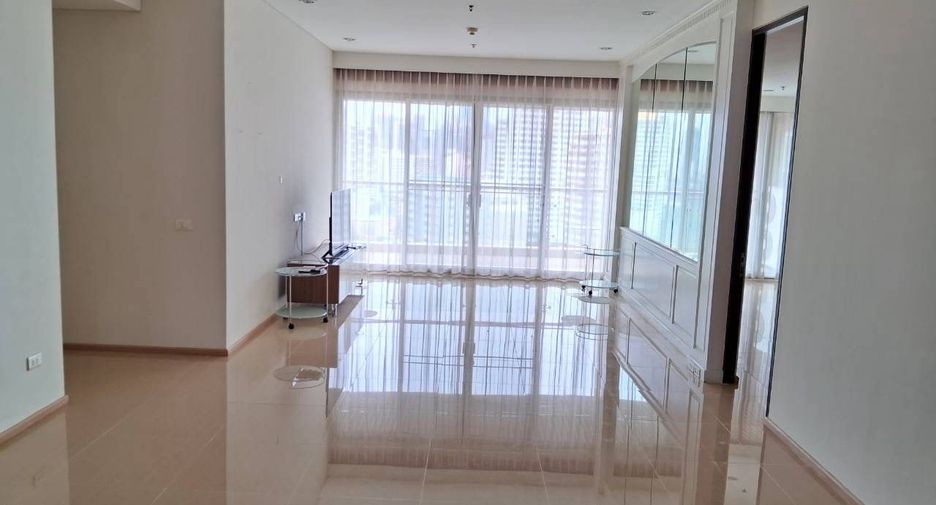 Condo en alquiler de 3 habitaciones en Khlong Toei, Bangkok
