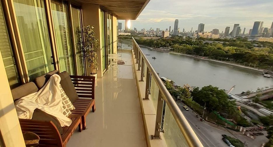 Condo en alquiler de 3 habitaciones en Khlong Toei, Bangkok