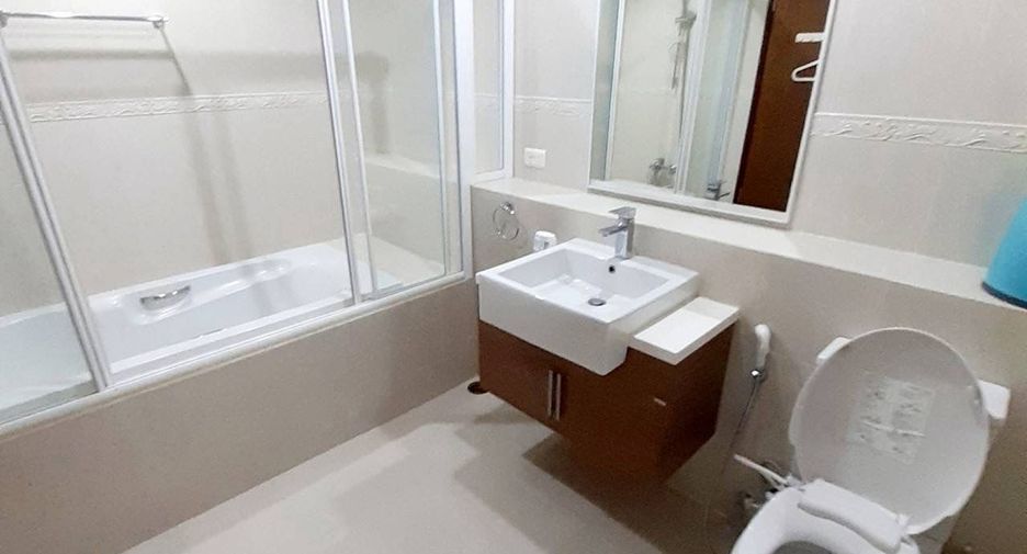 Condo en alquiler de 3 habitaciones en Khlong Toei, Bangkok