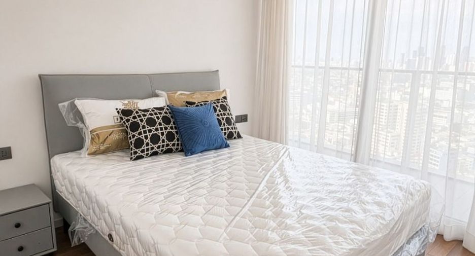 For rent 2 bedrooms condo in Khlong San, Bangkok