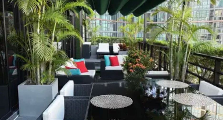 For rent 4 bedrooms condo in Sathon, Bangkok