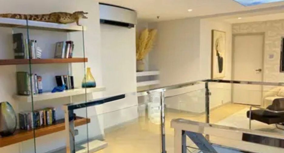 For rent 4 bedrooms condo in Sathon, Bangkok