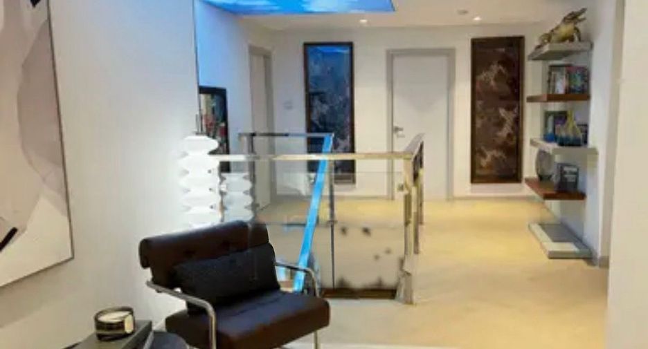 For rent 4 bedrooms condo in Sathon, Bangkok