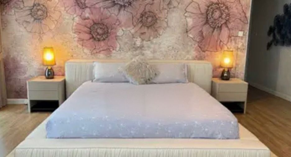For rent 4 bedrooms condo in Sathon, Bangkok