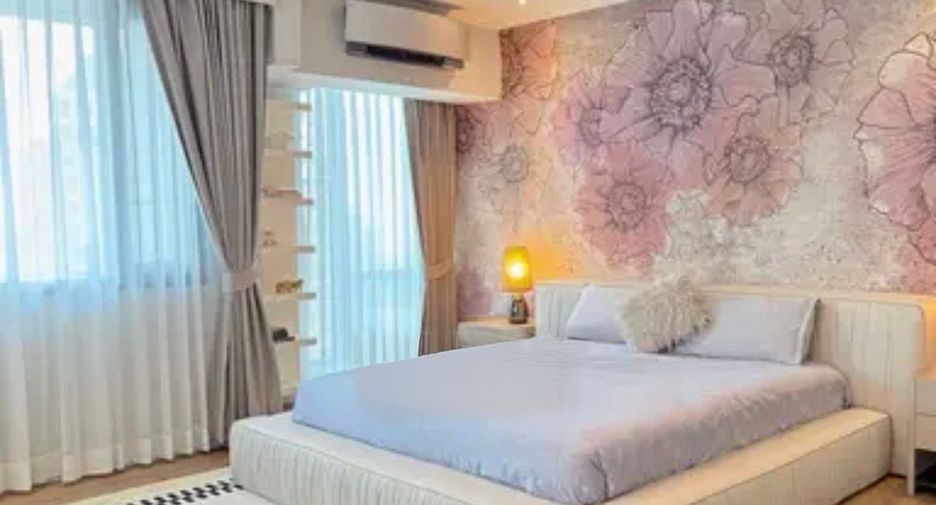 For rent 4 bedrooms condo in Sathon, Bangkok