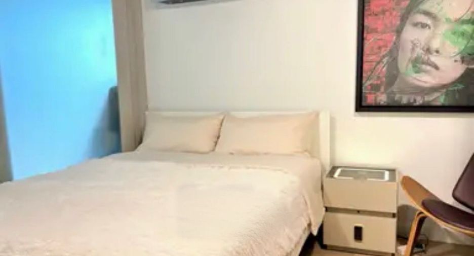For rent 4 bedrooms condo in Sathon, Bangkok