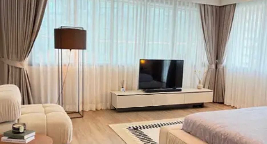 For rent 4 bedrooms condo in Sathon, Bangkok