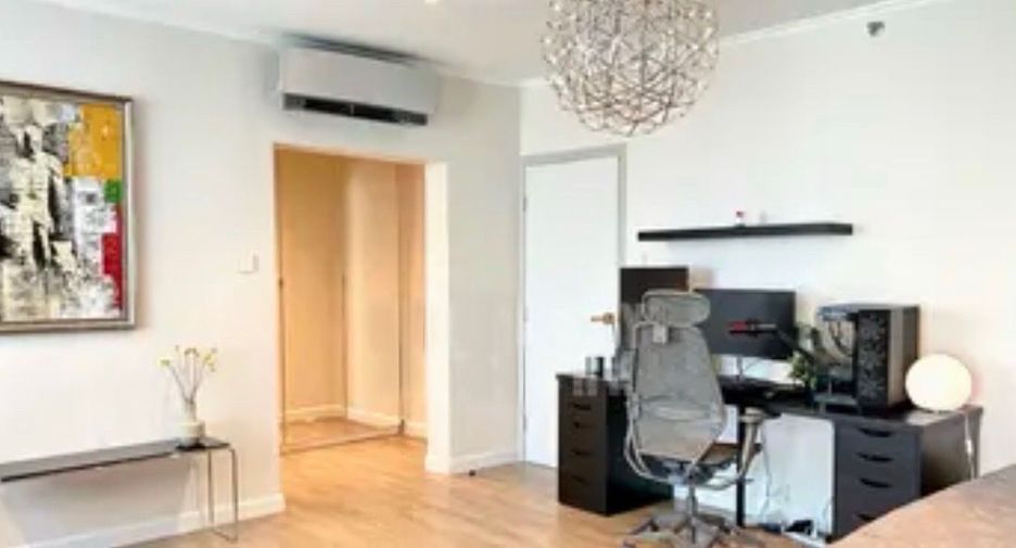 For rent 4 bedrooms condo in Sathon, Bangkok