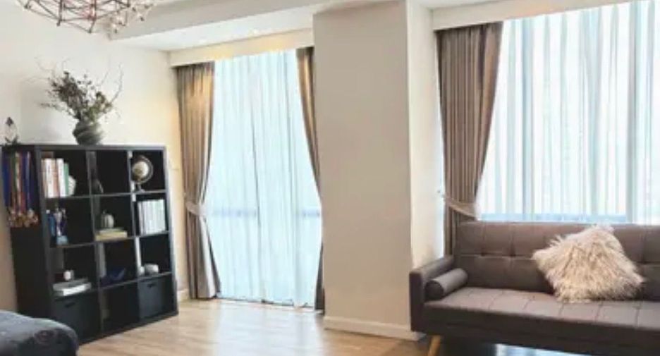 For rent 4 bedrooms condo in Sathon, Bangkok