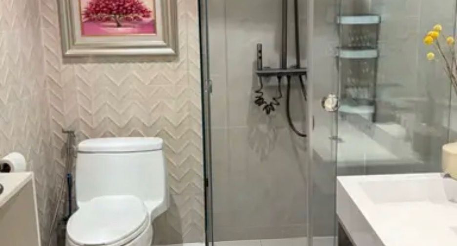 For rent 4 bedrooms condo in Sathon, Bangkok