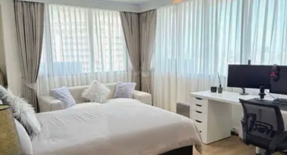 For rent 4 bedrooms condo in Sathon, Bangkok