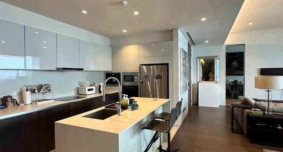 For rent 4 bedrooms condo in Watthana, Bangkok