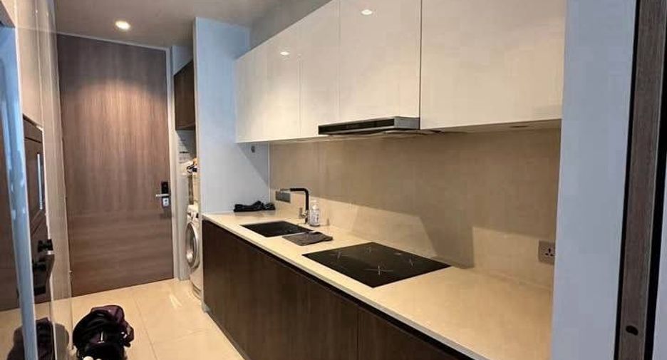 For rent 4 bedrooms condo in Watthana, Bangkok
