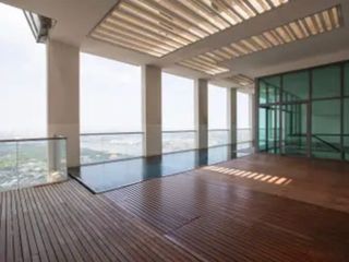 For rent 4 ベッドルーム condo in Yan Nawa, Bangkok