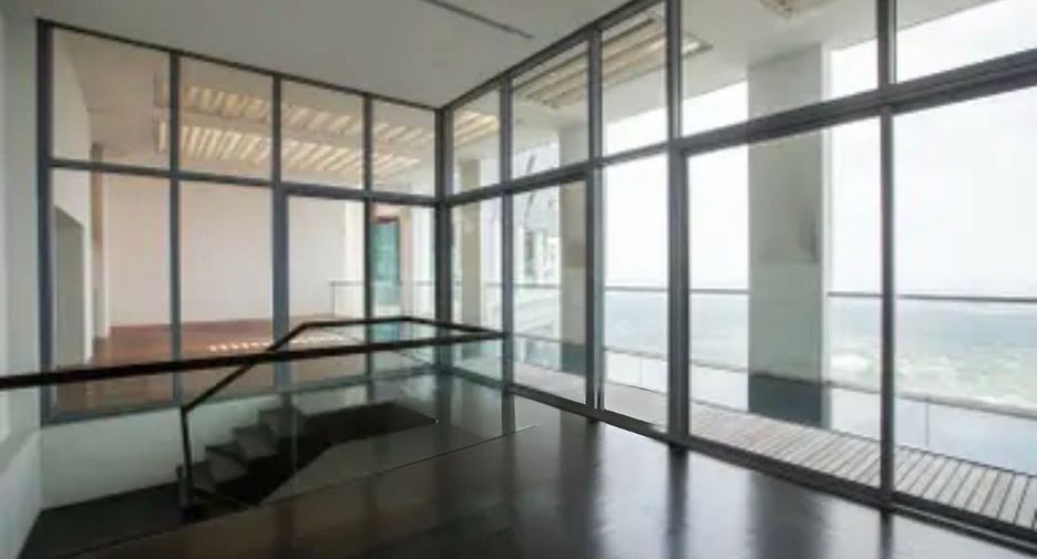 For rent 4 ベッドルーム condo in Yan Nawa, Bangkok