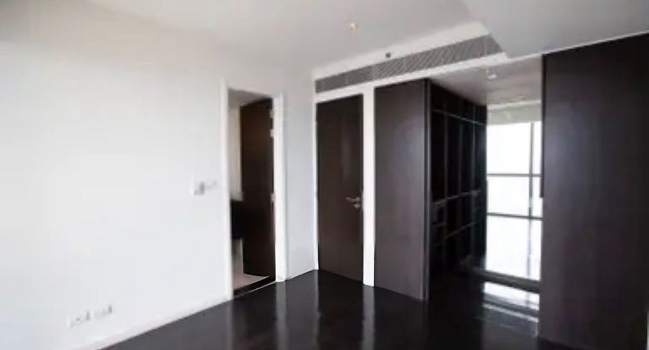 For rent 4 ベッドルーム condo in Yan Nawa, Bangkok
