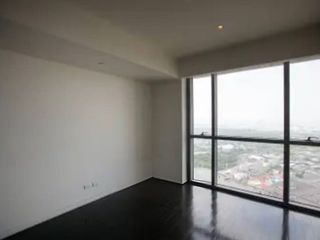For rent 4 ベッドルーム condo in Yan Nawa, Bangkok