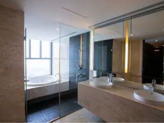 For rent 4 ベッドルーム condo in Yan Nawa, Bangkok