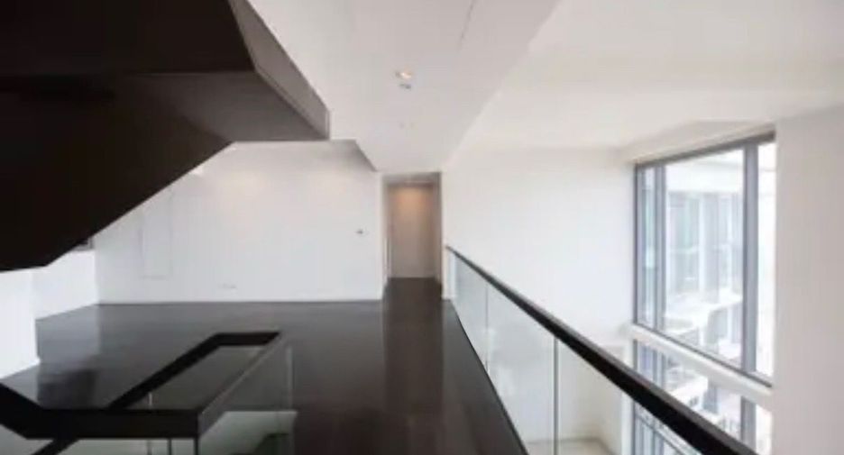 For rent 4 ベッドルーム condo in Yan Nawa, Bangkok