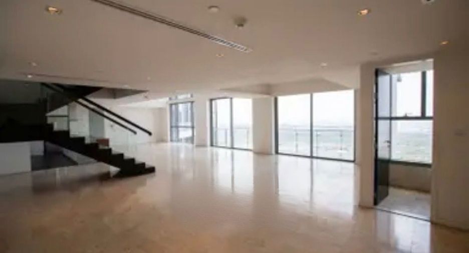 For rent 4 ベッドルーム condo in Yan Nawa, Bangkok